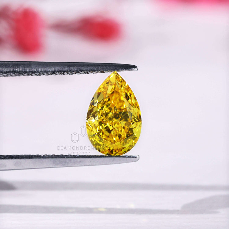 Loose yellow diamond IGI certified diamond.