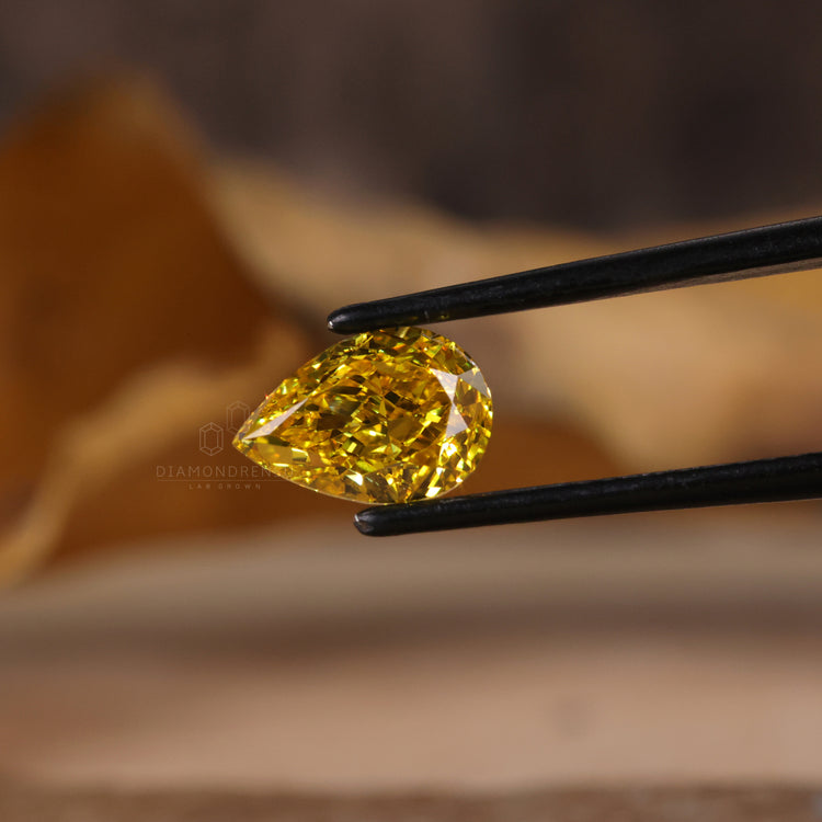 Pear shape yellow diamond IGI certified.
