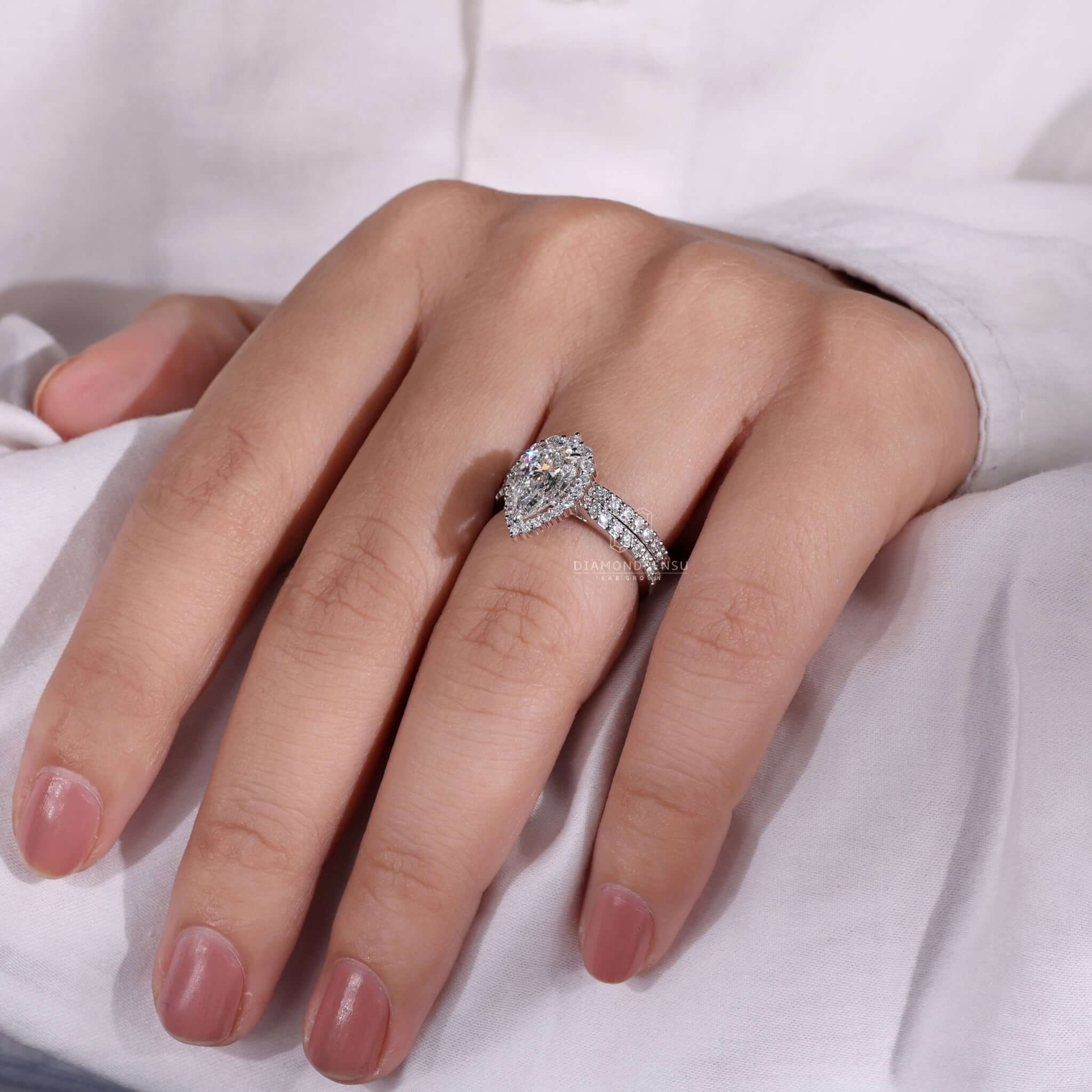 unique lab grown diamond wedding ring