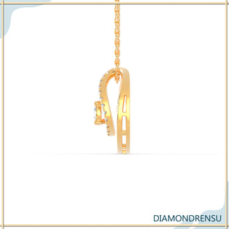 The halo setting enhances the sparkle around the center stone.
