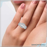 Ring with princess cut diamond in a 2 carat design, white gold
