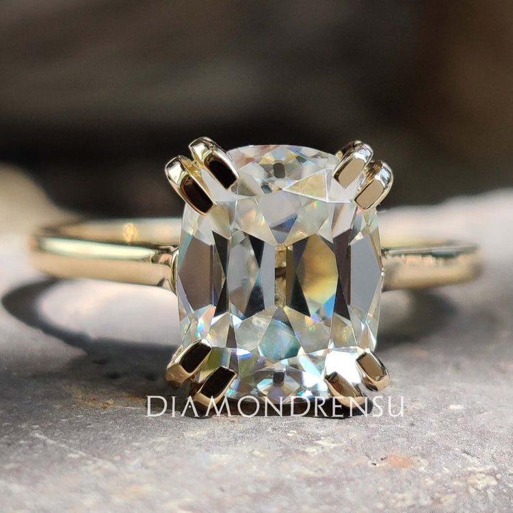 An elongated cushion engagement ring with a stunning moissanite centrepiece.
