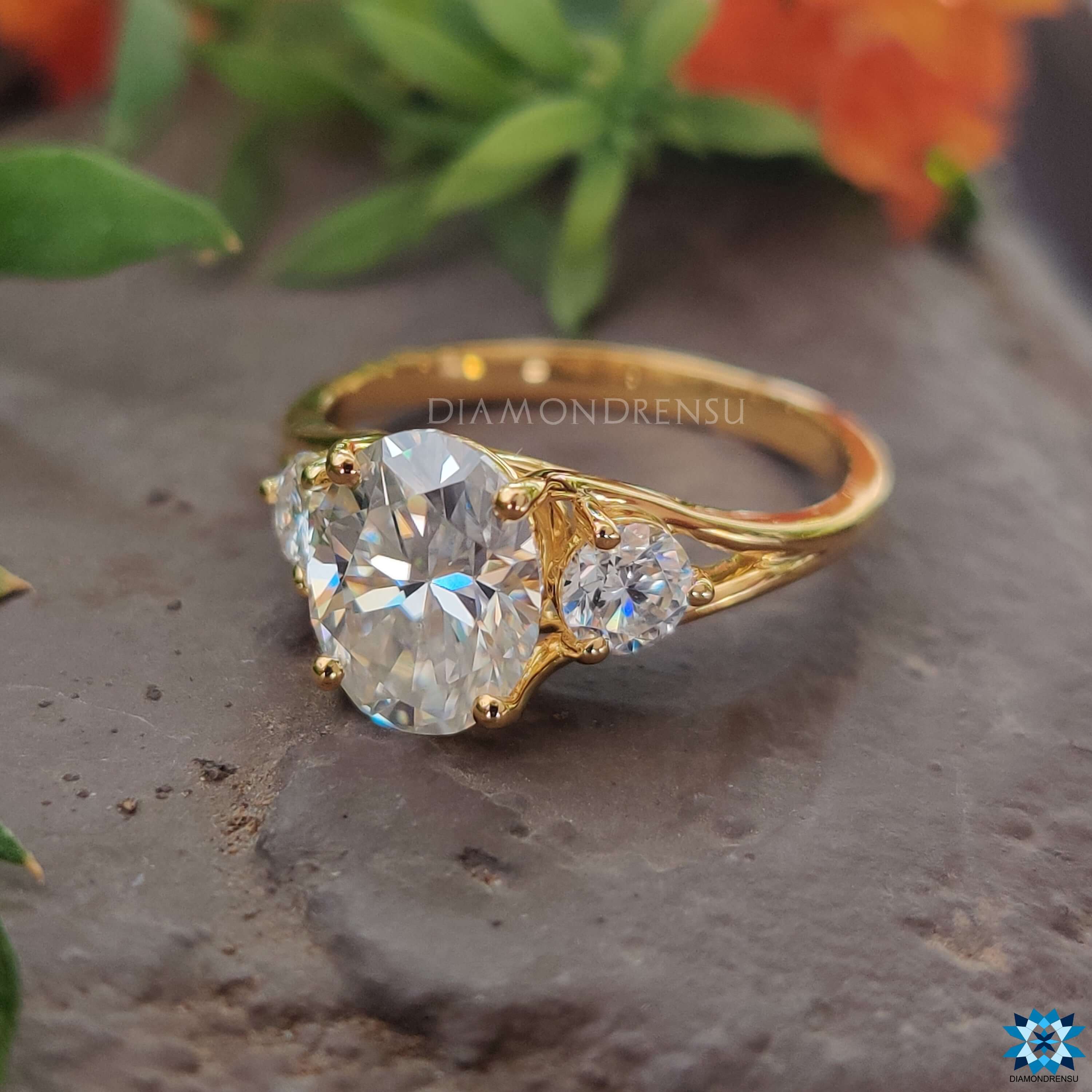 yellow gold engagement ring - diamondrensu