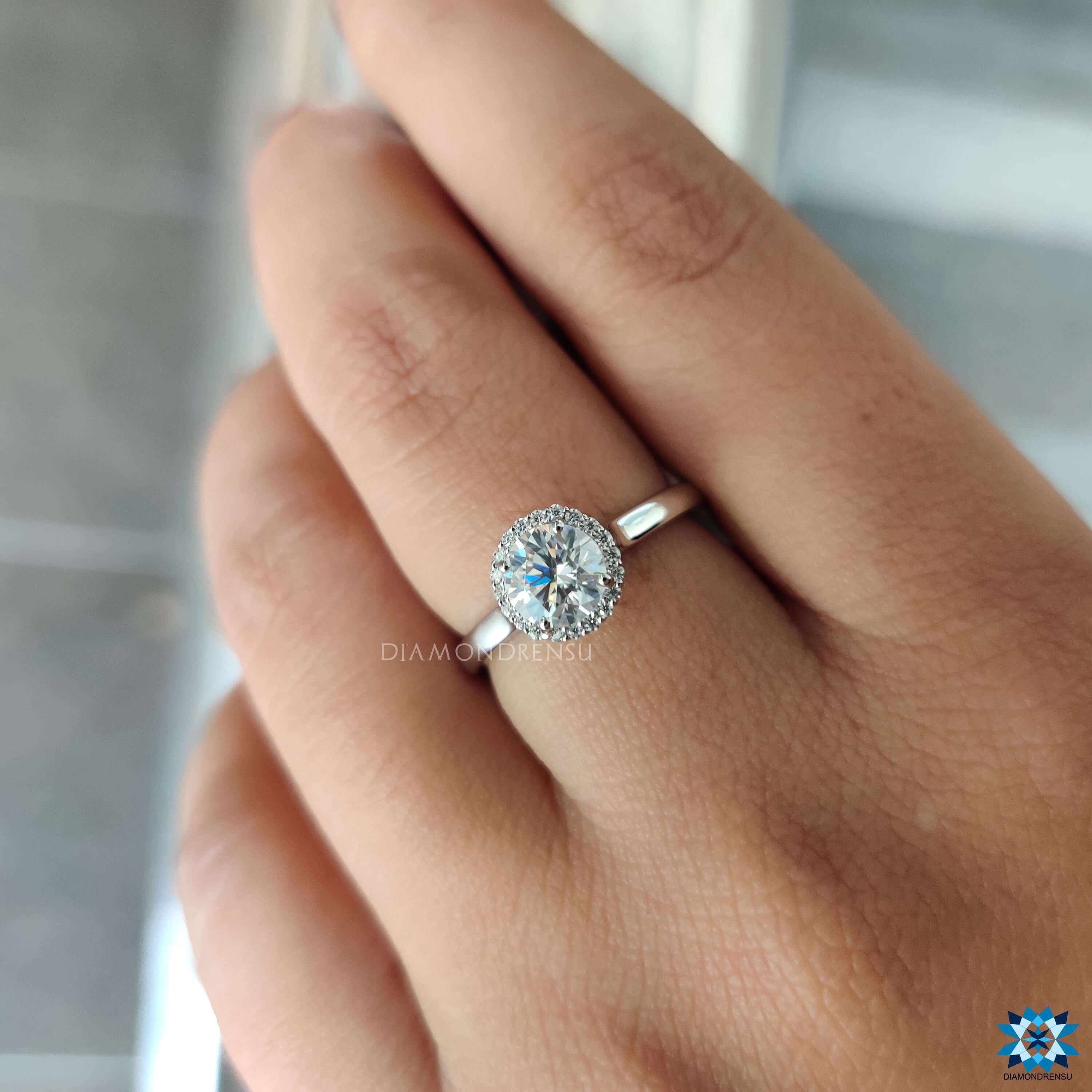 halo engagement ring - diamondrensu