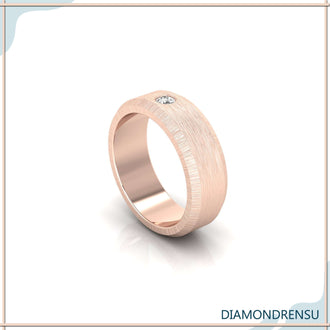 Diamondrensu men’s band crafted with care.
