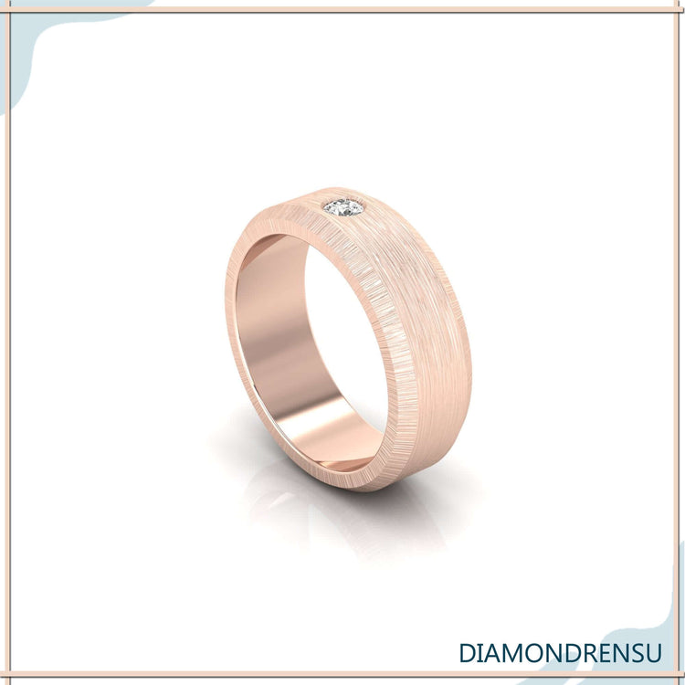Diamondrensu men’s band crafted with care.
