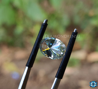Light green Moissanite featured in this product.
