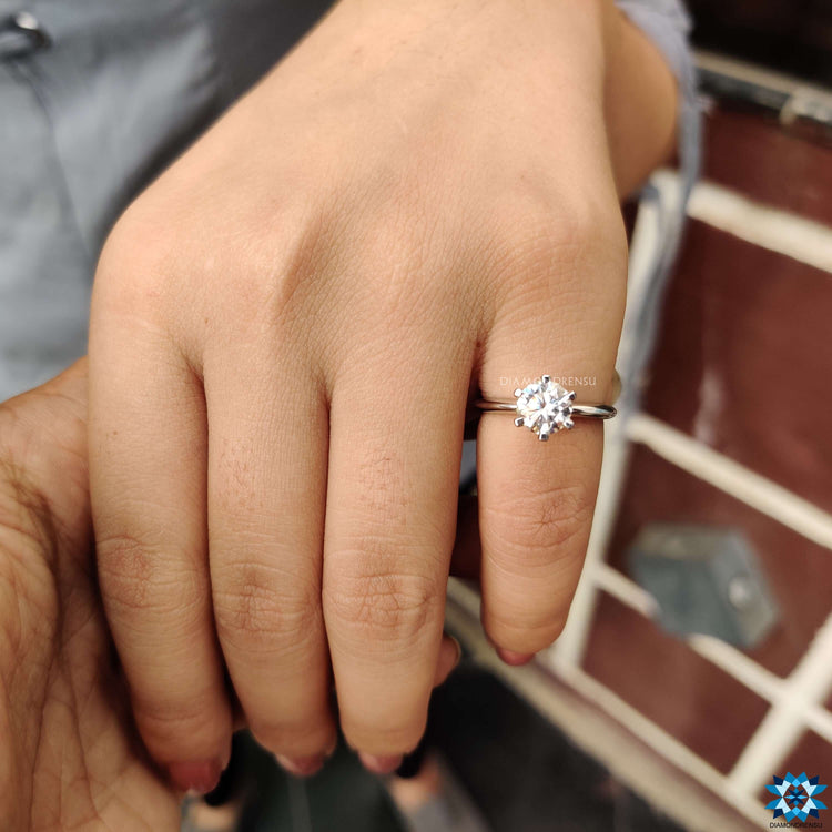 Beautiful moissanite round engagement rings crafted for elegance.