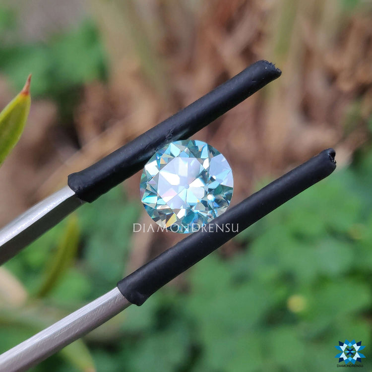 Round old european cut offered in green round old european cut variation.
