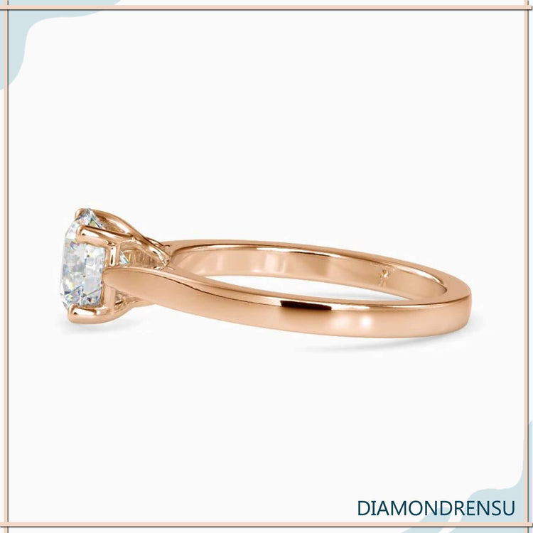 Lab grown diamond ring with a beautiful IGI certified diamond.
