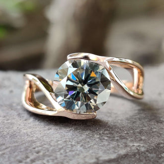 A stunning round solitaire engagement ring featuring timeless elegance.
