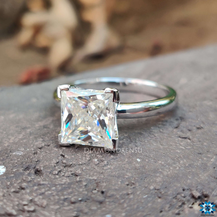 A handmade jewellery masterpiece – the perfect engagement ring princess cut with timeless charm.

