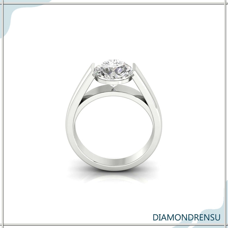 Diamondrensu mens band featuring IGI certified Lab Grown Diamond.
