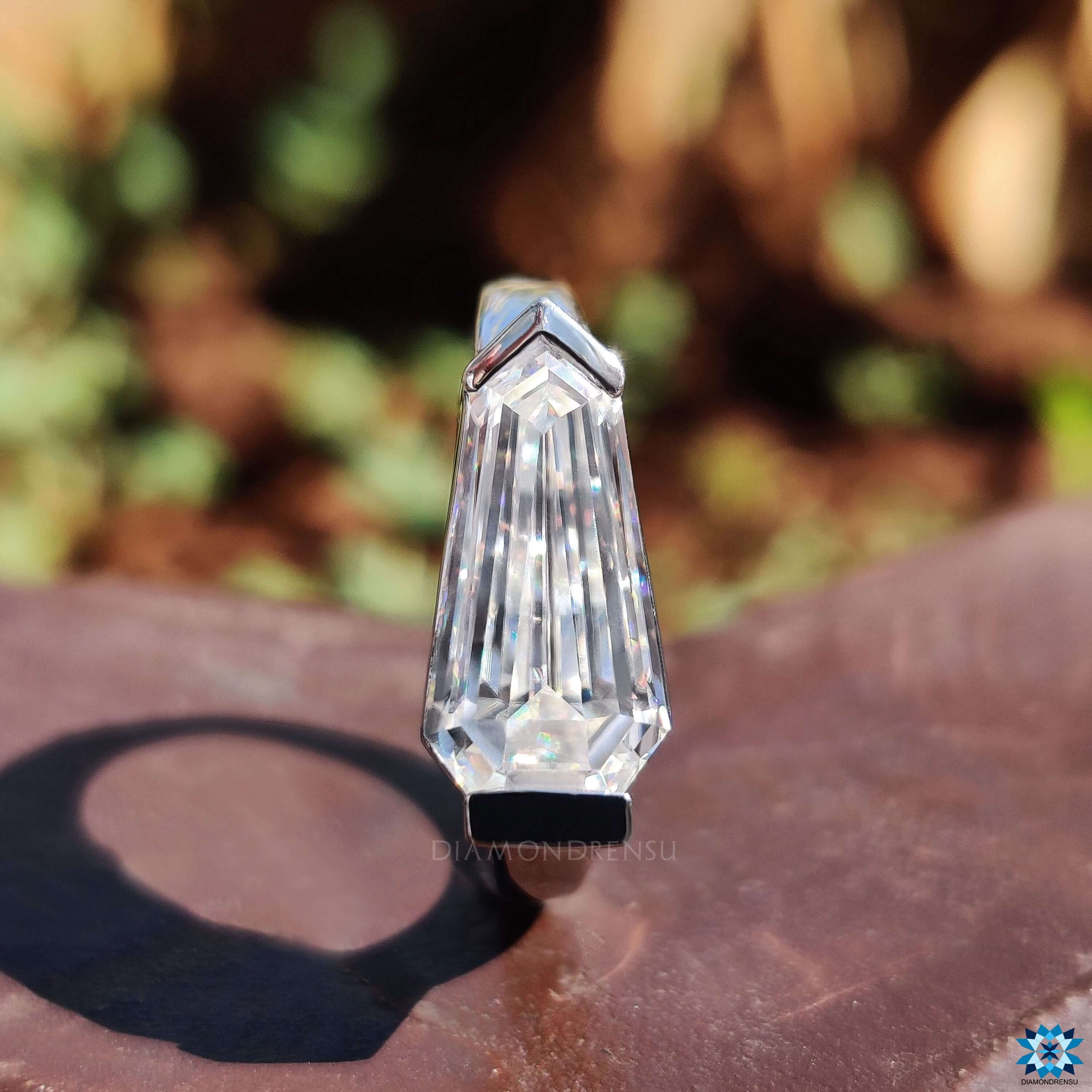 0.5 Carat Shield Cut Lab Grown Diamond, Symmetry: Ex at Rs 24999/carat in  Surat