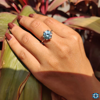 Round brilliant cut engagement ring with a sleek twist style.
