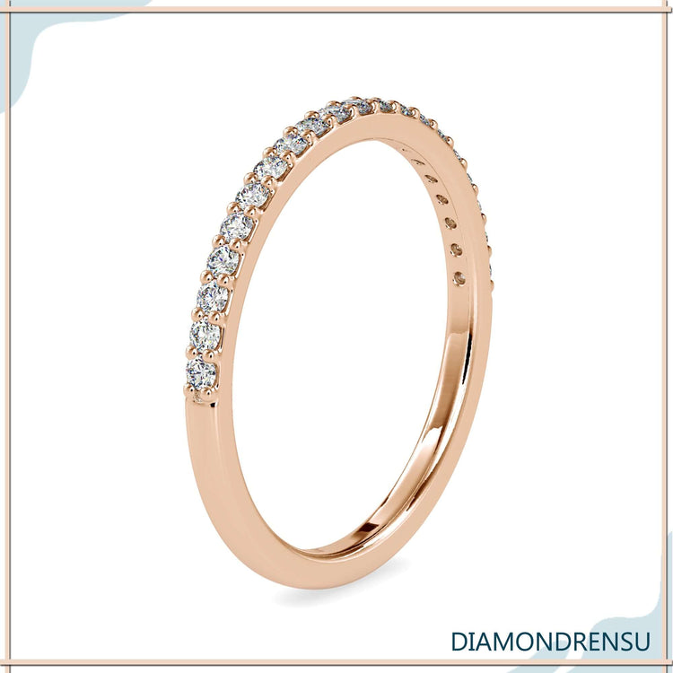 Diamondrensu band in half eternity style, IGI certified for quality
