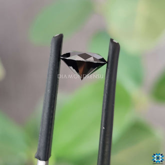 Loose moissanite stone paired with moissanite round brilliant cut.
