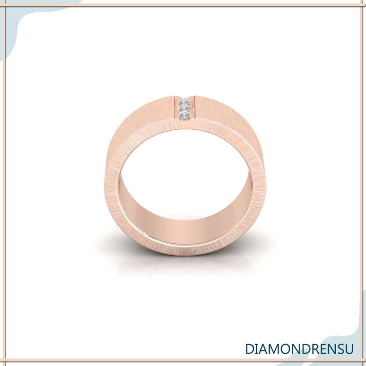 Unique wedding band men’s design with round cut diamond.
