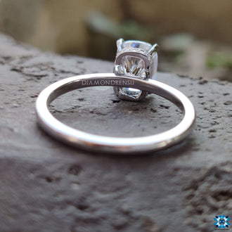 Unique handmade claw prong design combining elegance and craftsmanship.
