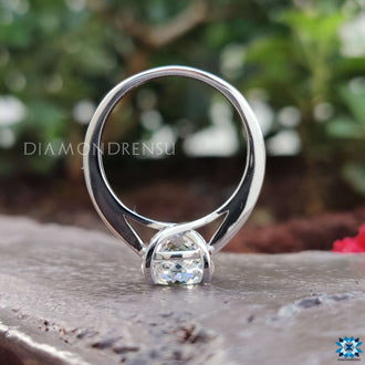 Trellis ring setting designed to highlight brilliance and style.
