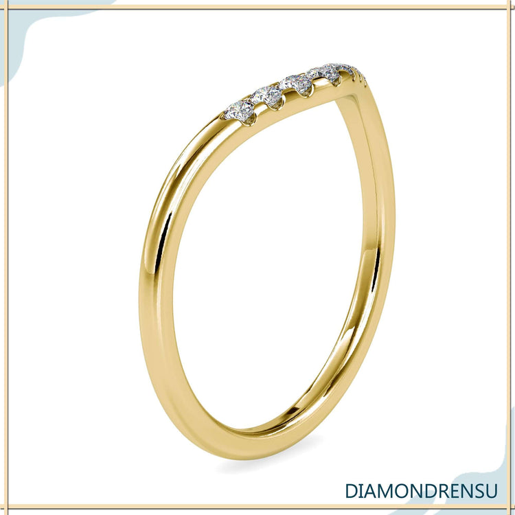 Lab grown diamond wedding band in white gold with IGI certification
