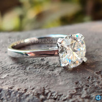 Cathedral ring setting for a classic and sophisticated look.
