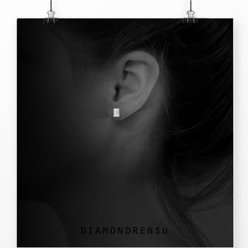 Dazzling diamond earrings emerald featuring a 4 carat emerald in a stud design.
