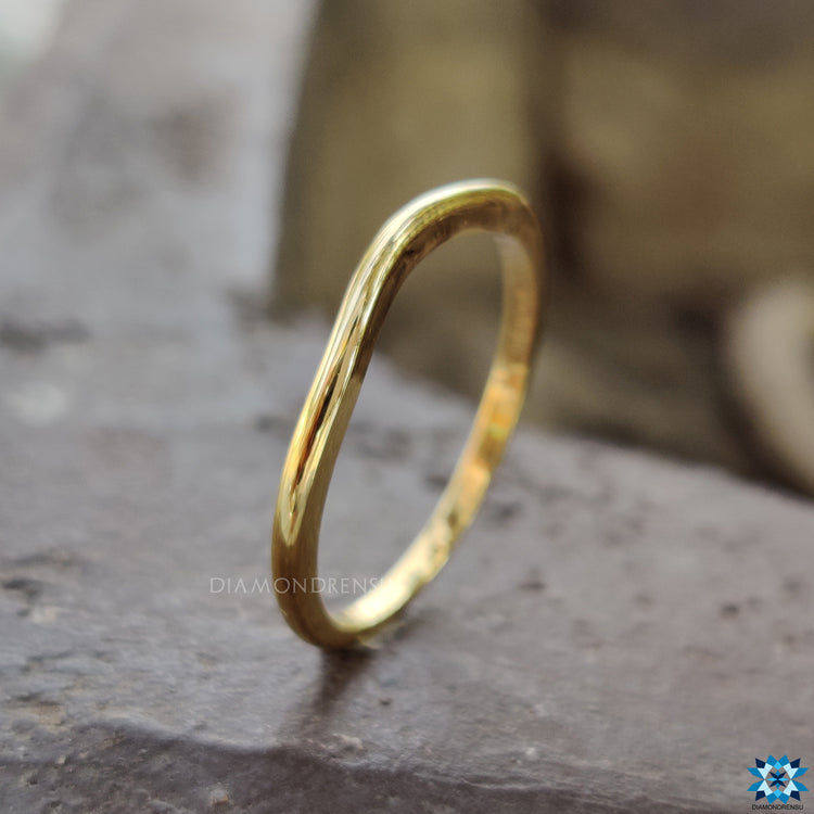 Elegant curved wedding band gold with a comfortable fit for daily wear.
