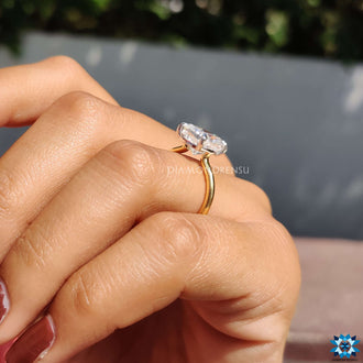 Exquisite handmade jewelry with a delicate cushion design.
