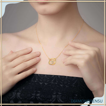 Round diamond pendant crafted in yellow gold with a Lab Grown Diamond center.
